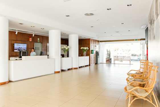 Reception area in white and beige