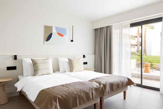 Light hotel room at sunprime platanias