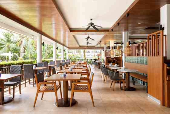 Restaurant by the pool