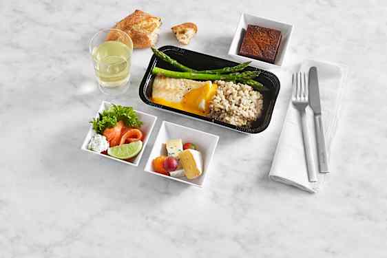 Måltid ombord på Sunclass Airlines