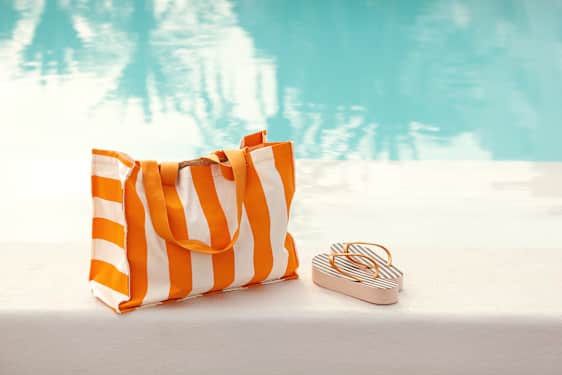 Poolbag & flipflops