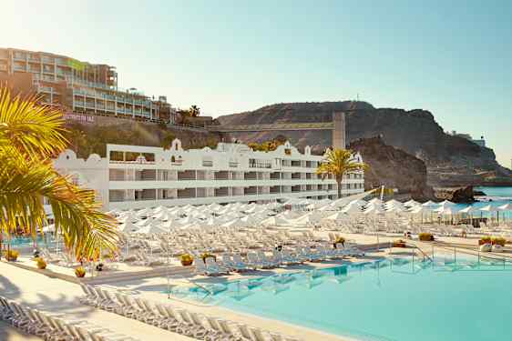 Ocean Beach Club Gran Canaria poolarea