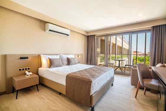 Hotelroom at LiveEz Prive Side Suite & Spa