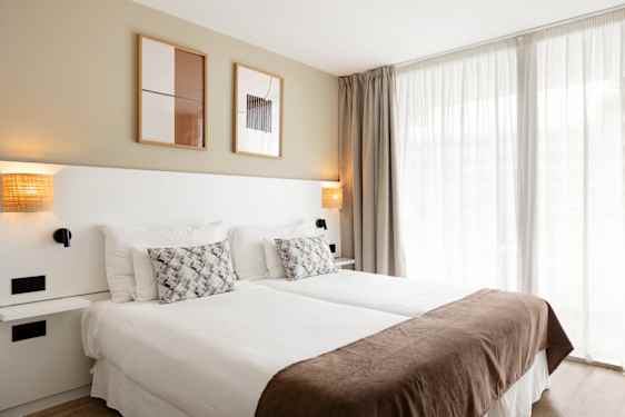 Hotelroom in beige nuances