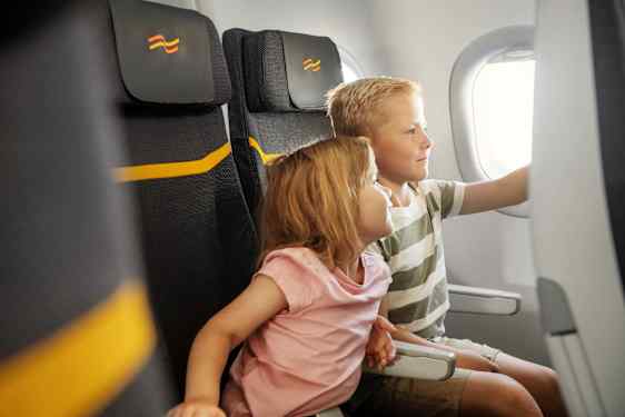Flicka med dator ombord Sunclass Airlines