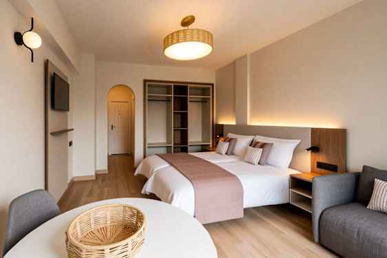 Hotelroom at LiveEz Coral California