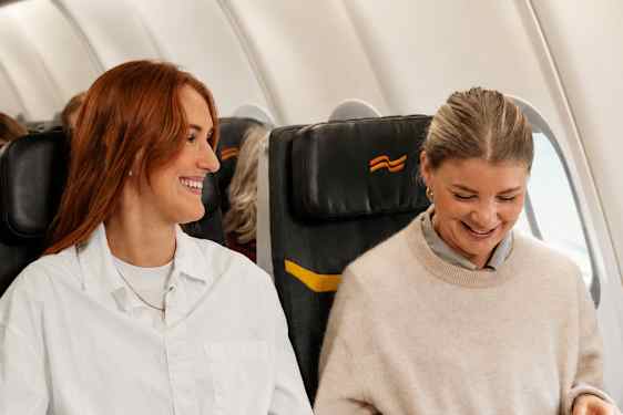Kvinna med hörlurar ombord Sunclass Airlines