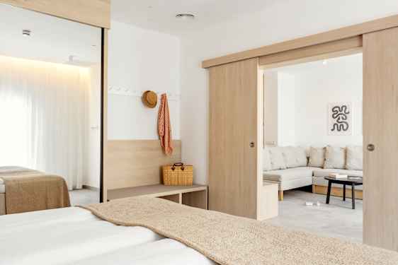 Room fanabe