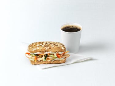 Sandwich og kaffe på Sunclass Airlines