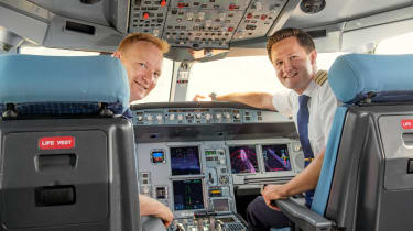 Två piloter ombord på ett Sunclass flyg